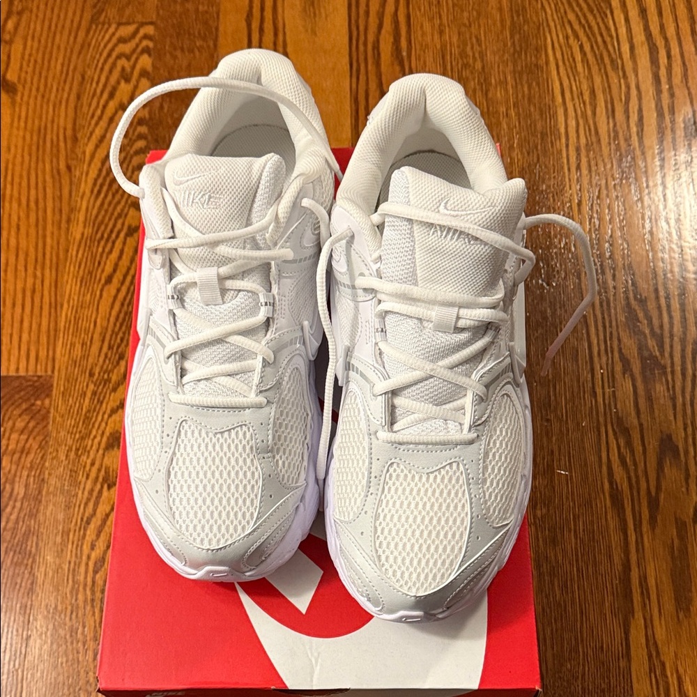 Nike B5 RNR size 10.5 white/white NWT
